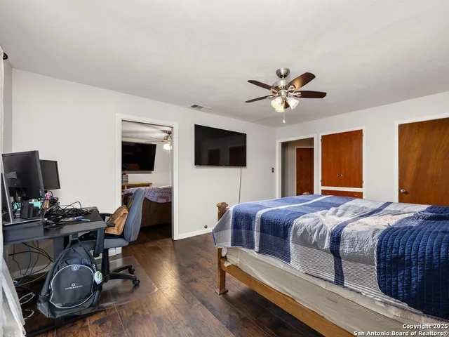 $1,400 | 1407 6th Street, Floresville, TX 78114