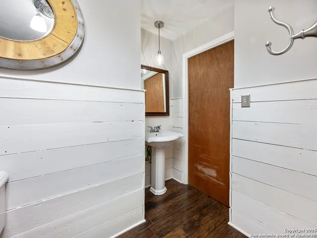 $1,400 | 1407 6th Street, Floresville, TX 78114