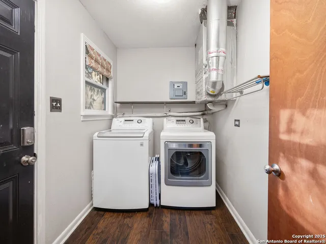 $1,400 | 1407 6th Street, Floresville, TX 78114