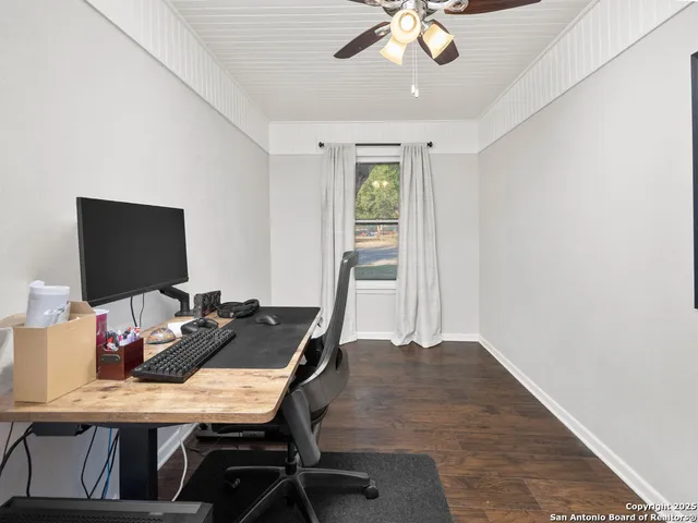 $1,400 | 1407 6th Street, Floresville, TX 78114