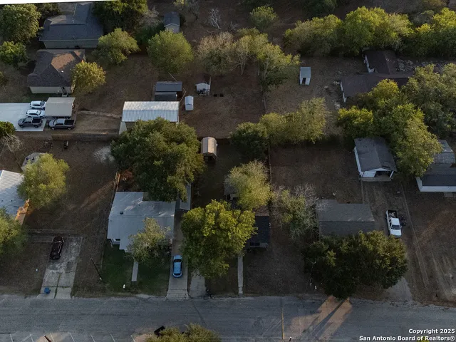 $1,400 | 1407 6th Street, Floresville, TX 78114