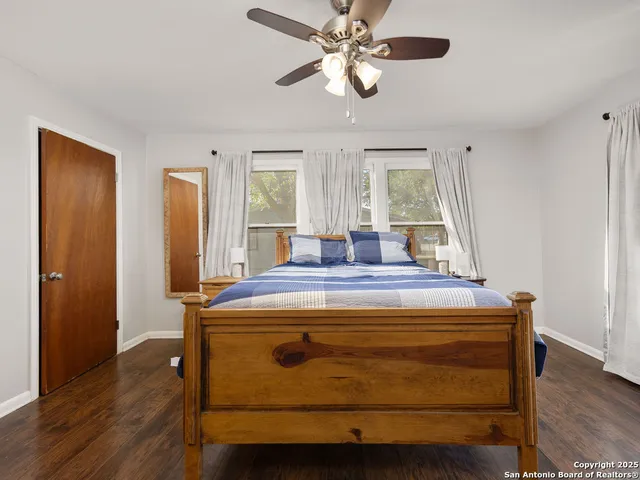 $1,400 | 1407 6th Street, Floresville, TX 78114