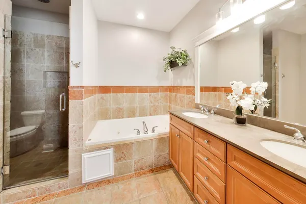 $675,000 | 2222 West Belmont Avenue, Unit 501, Chicago, IL 60618