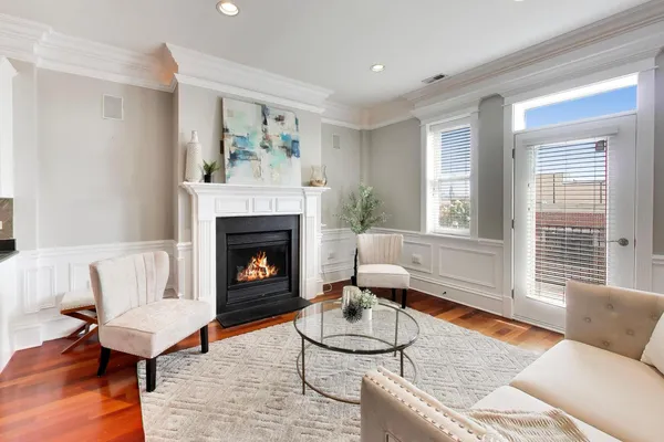 $675,000 | 2222 West Belmont Avenue, Unit 501, Chicago, IL 60618