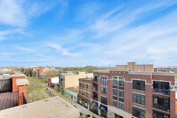$675,000 | 2222 West Belmont Avenue, Unit 501, Chicago, IL 60618