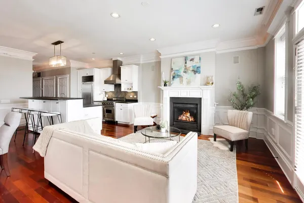 $675,000 | 2222 West Belmont Avenue, Unit 501, Chicago, IL 60618