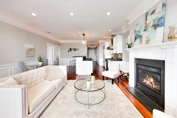 $675,000 | 2222 West Belmont Avenue, Unit 501, Chicago, IL 60618