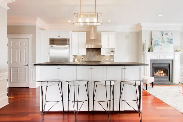 $675,000 | 2222 West Belmont Avenue, Unit 501, Chicago, IL 60618