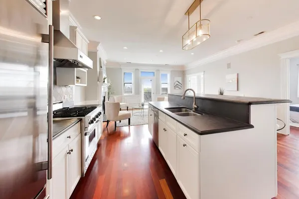 $675,000 | 2222 West Belmont Avenue, Unit 501, Chicago, IL 60618