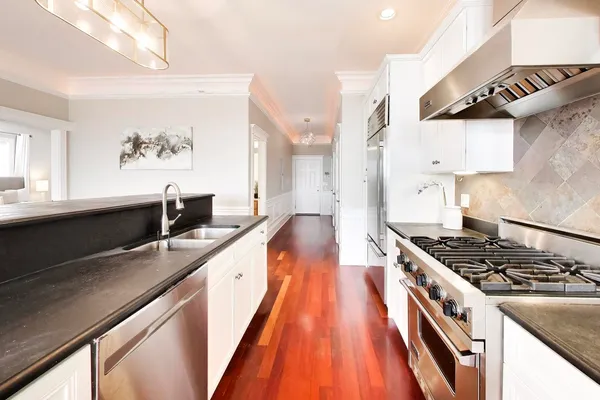 $675,000 | 2222 West Belmont Avenue, Unit 501, Chicago, IL 60618