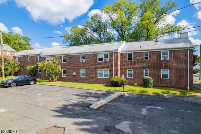 445 Morris Avenue, Unit 4A Springfield, NJ 07081 - Photo 9 of 11