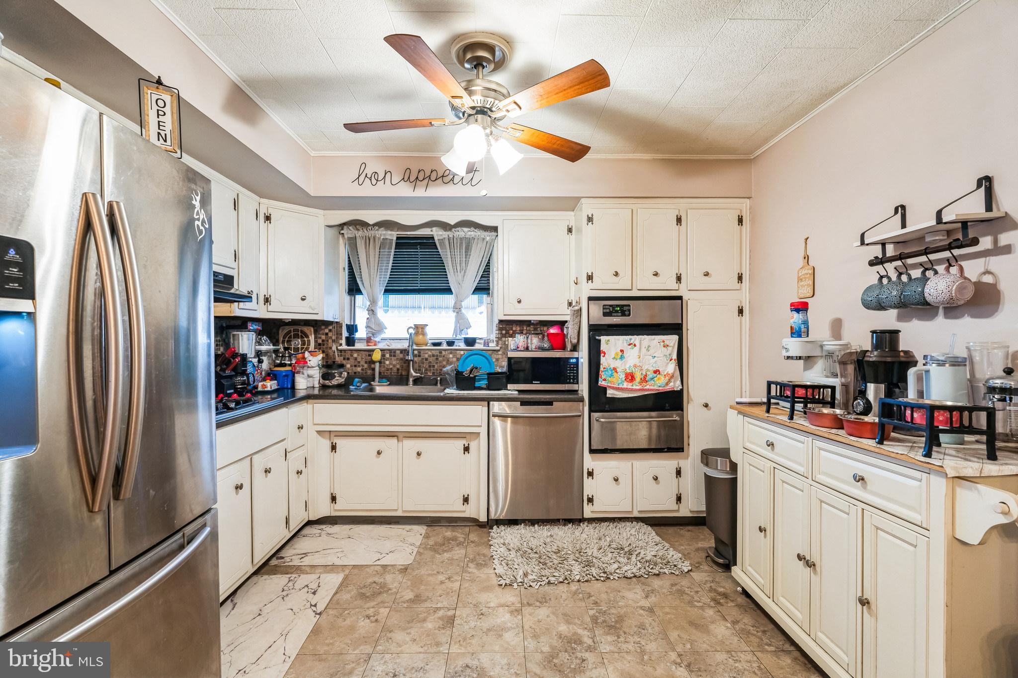 9976 Sandy Road Philadelphia, PA 19115 - Photo 3 of 30 Kitchen