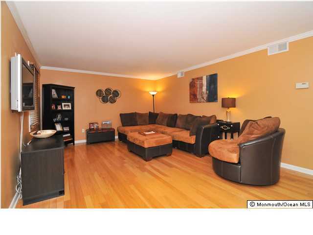 253 Lloyd Road Aberdeen, NJ 07747 - Photo 3 of 15 Additional Photo