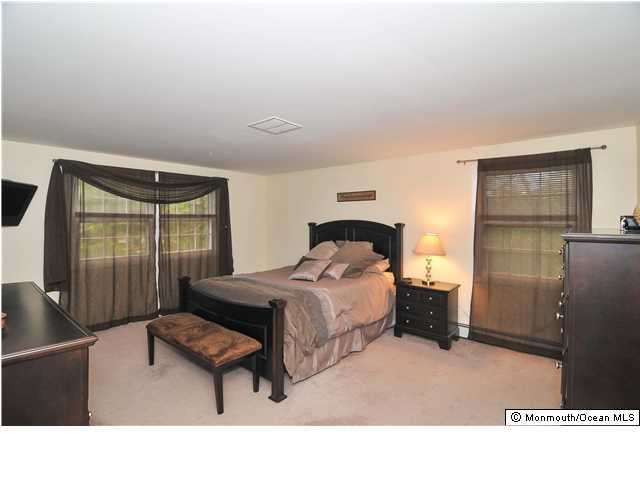 253 Lloyd Road Aberdeen, NJ 07747 - Photo 9 of 15 Additional Photo