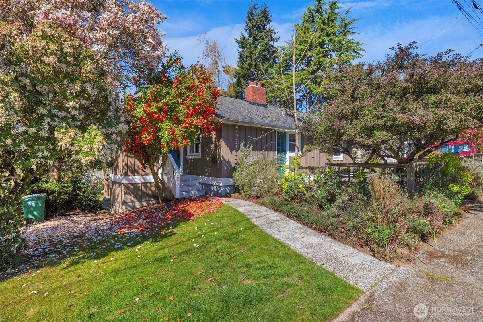 6825 43rd Avenue Northeast Seattle, WA 98115 - Photo 1 of 39