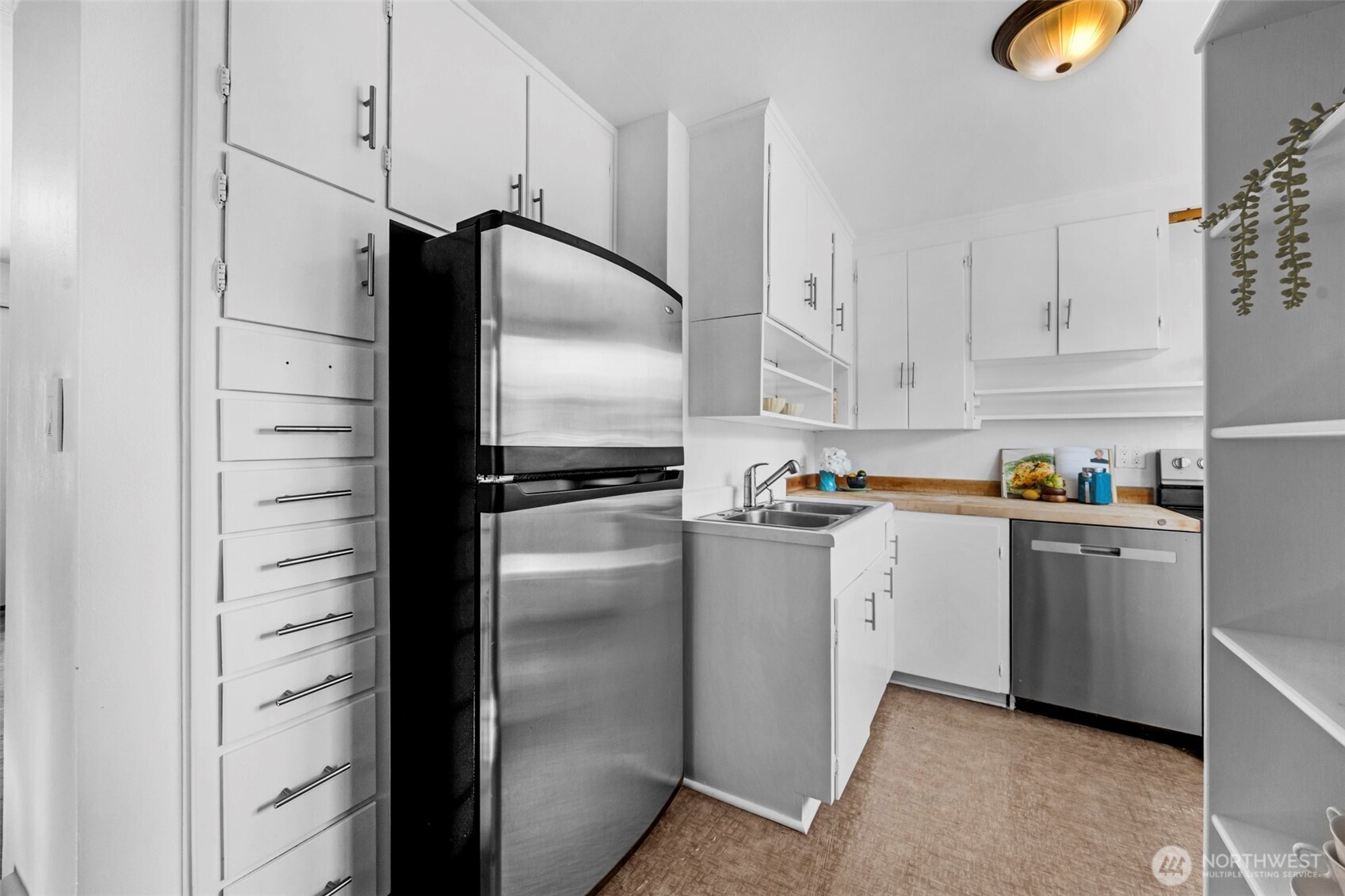6825 43rd Avenue Northeast Seattle, WA 98115 - Photo 11 of 39