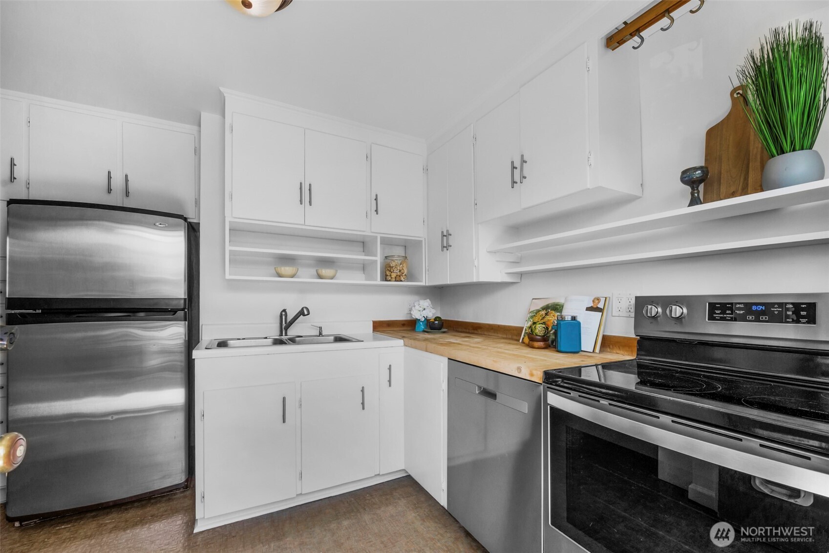 6825 43rd Avenue Northeast Seattle, WA 98115 - Photo 12 of 39