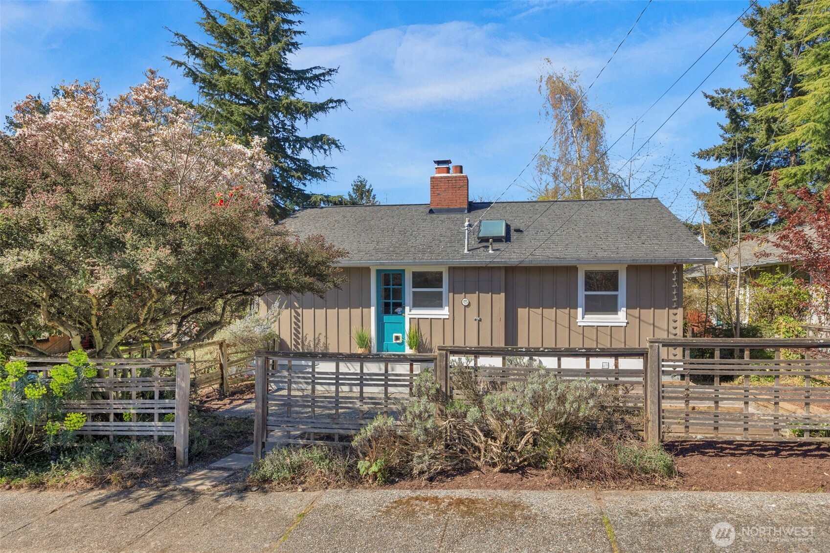 6825 43rd Avenue Northeast Seattle, WA 98115 - Photo 2 of 39