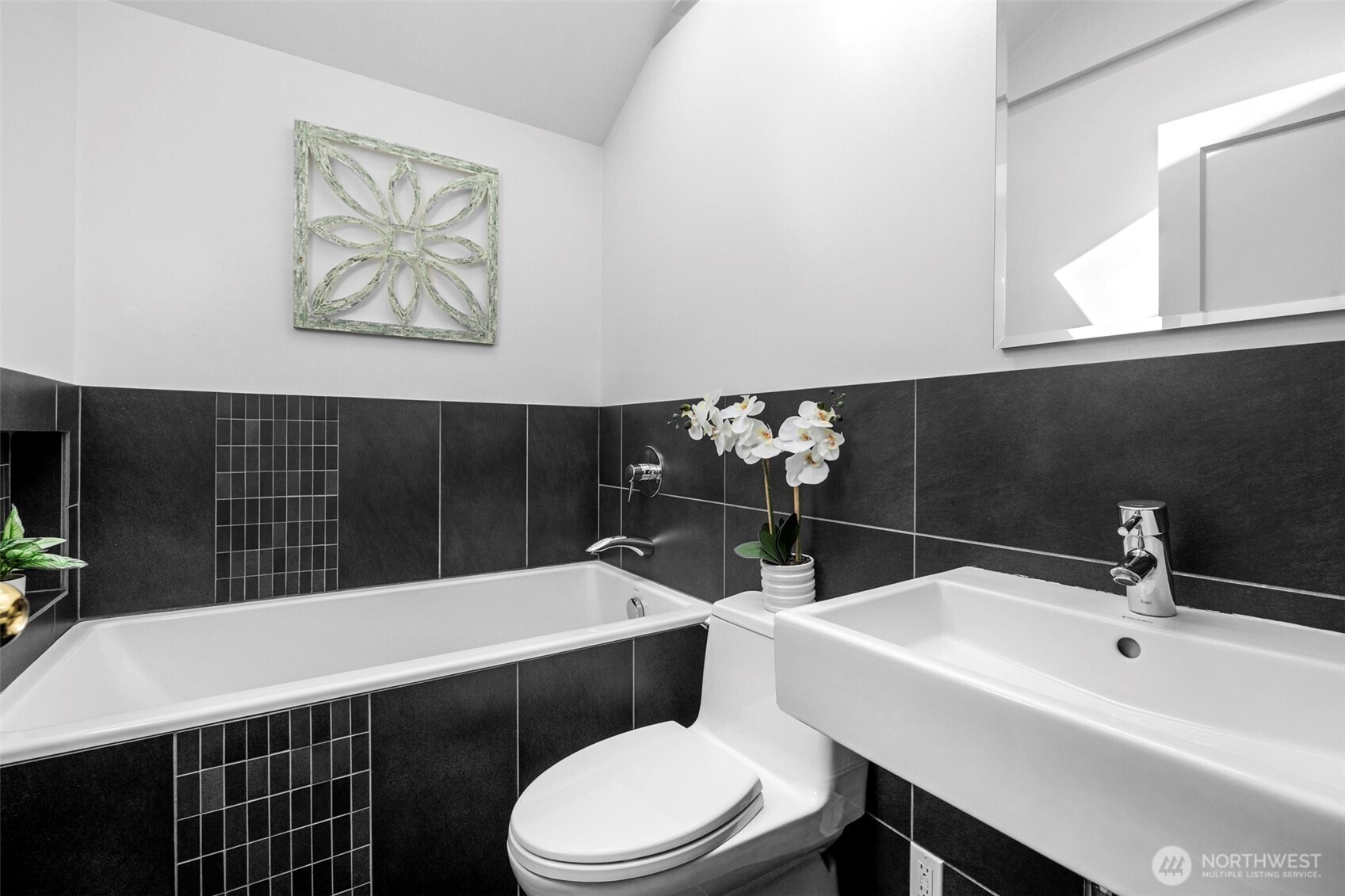 6825 43rd Avenue Northeast Seattle, WA 98115 - Photo 23 of 39