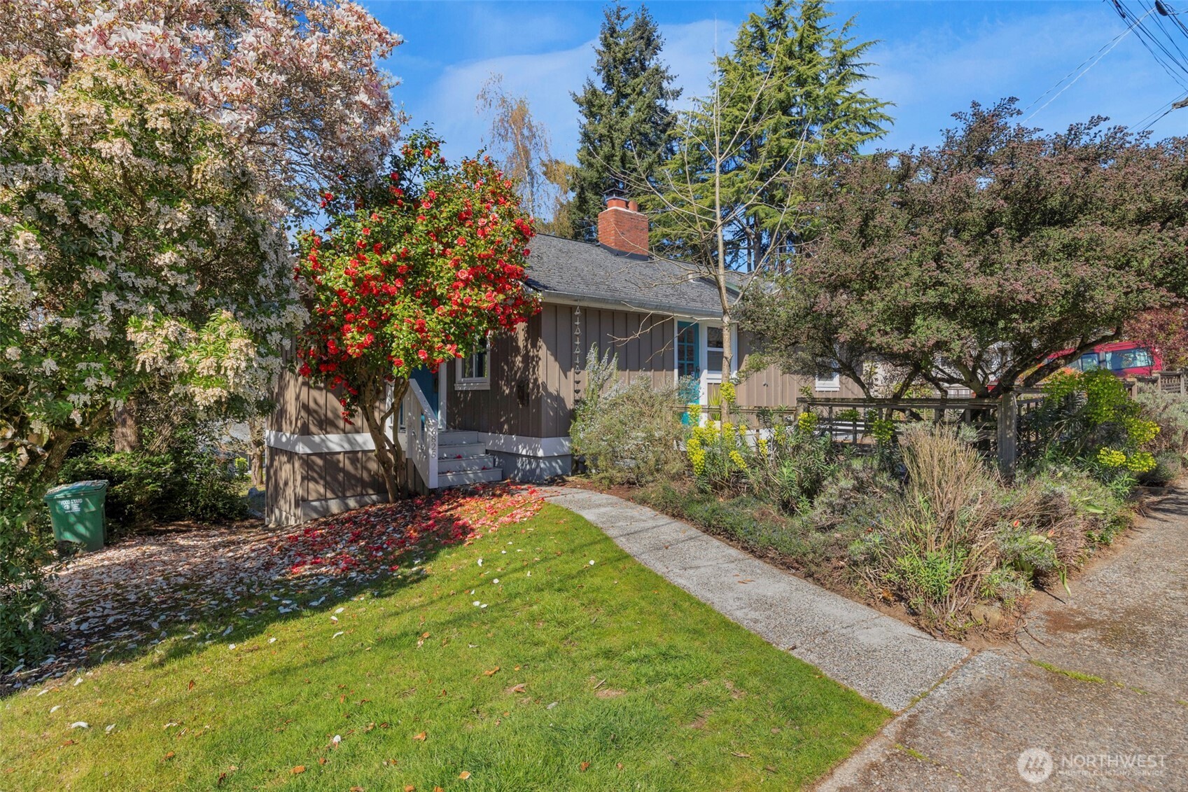 6825 43rd Avenue Northeast Seattle, WA 98115 - Photo 3 of 39