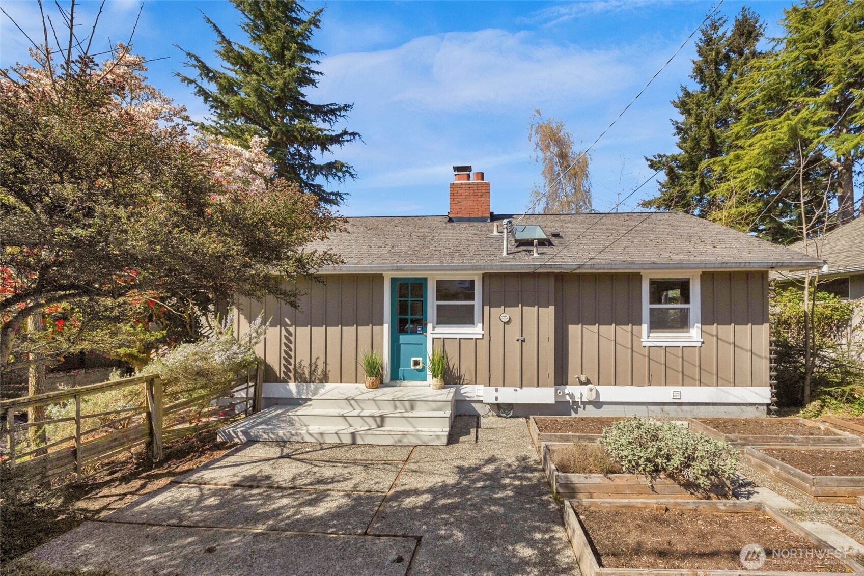 6825 43rd Avenue Northeast Seattle, WA 98115 - Photo 4 of 39