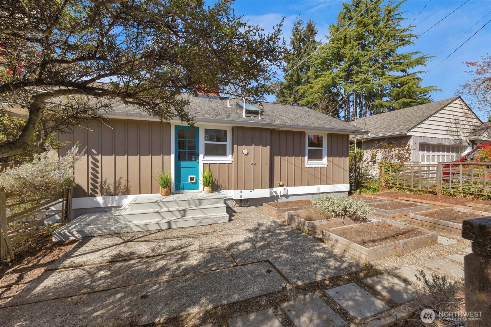6825 43rd Avenue Northeast Seattle, WA 98115 - Photo 5 of 39