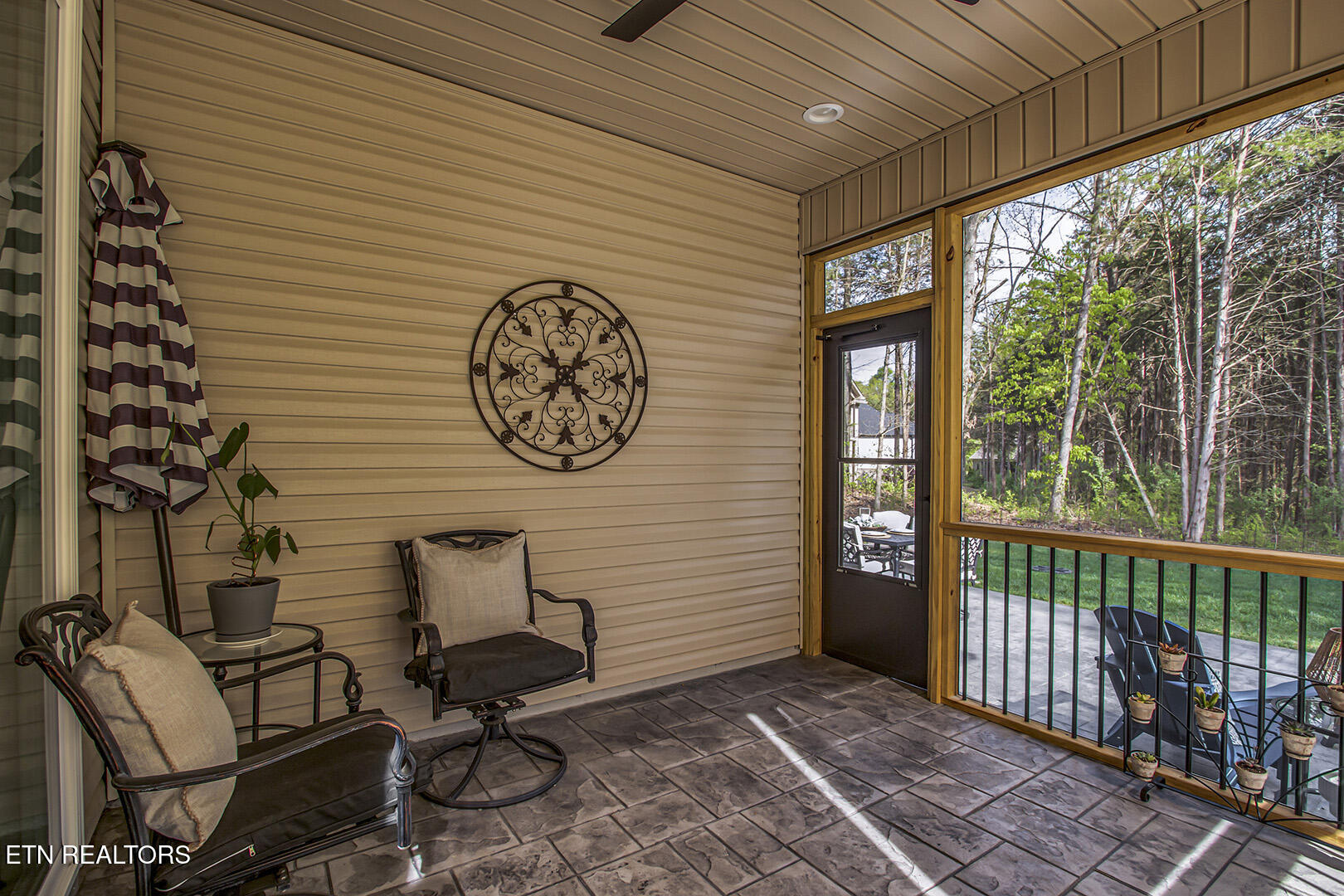 110 Gado Way Loudon, TN 37774 - Photo 18 of 53 18_GadoWay_110_ScreenedPorch01