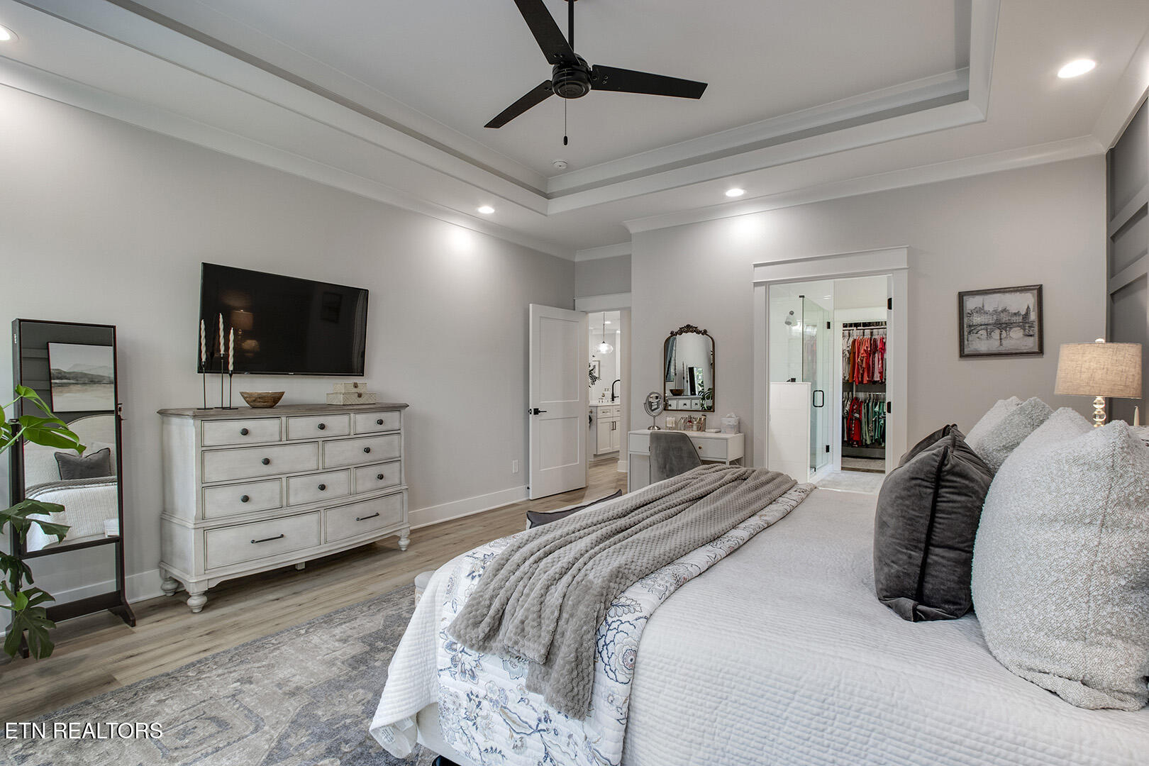110 Gado Way Loudon, TN 37774 - Photo 24 of 53 24_GadoWay_110_MasterBedroom02