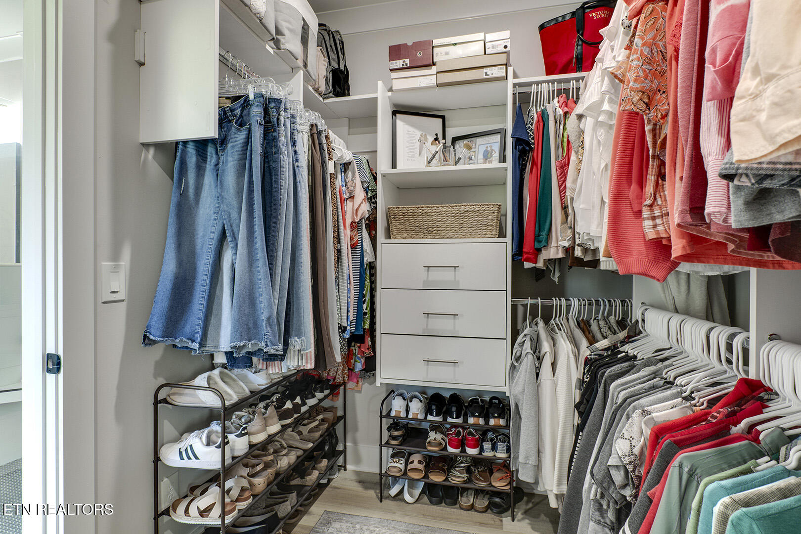 110 Gado Way Loudon, TN 37774 - Photo 28 of 53 28_GadoWay_110_MasterCloset01