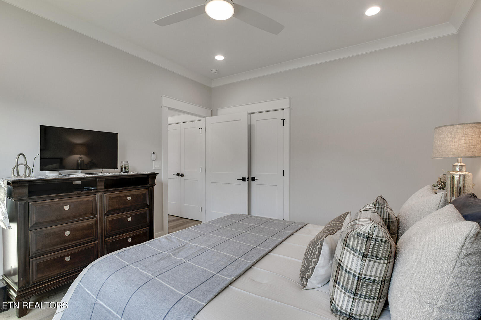 110 Gado Way Loudon, TN 37774 - Photo 41 of 53 41_GadoWay_110_Bedroom3_02