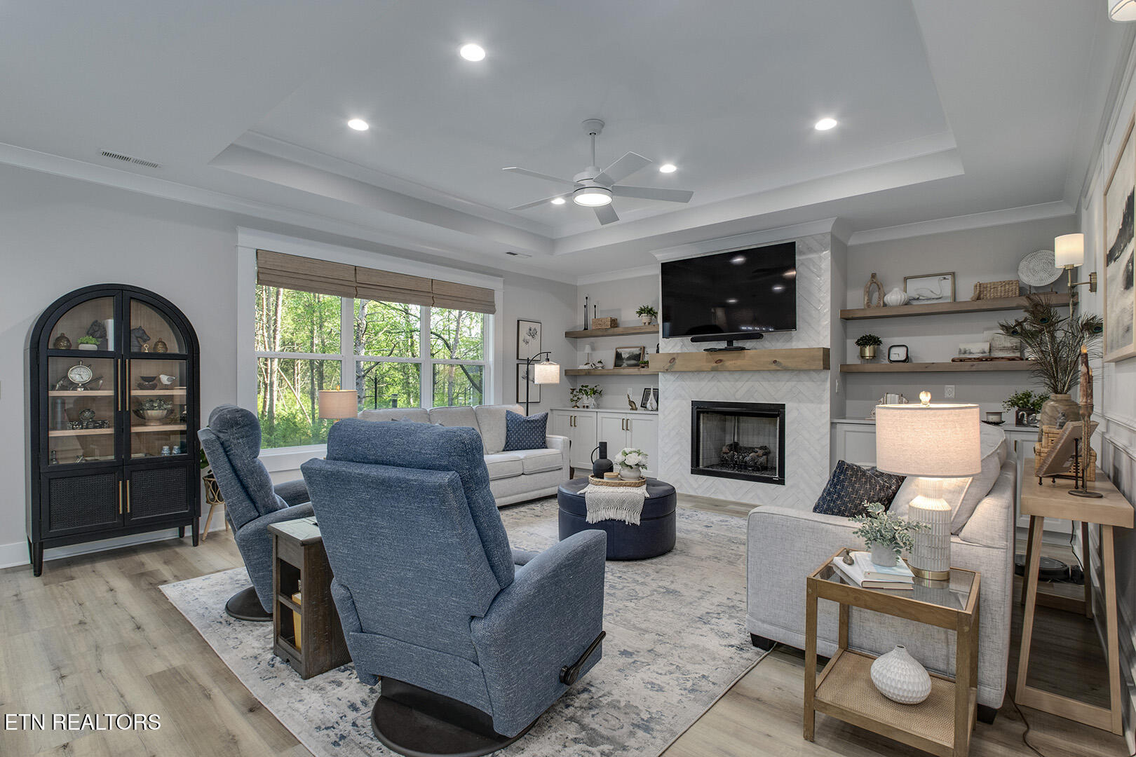 110 Gado Way Loudon, TN 37774 - Photo 6 of 53 06_GadoWay_110_Living01