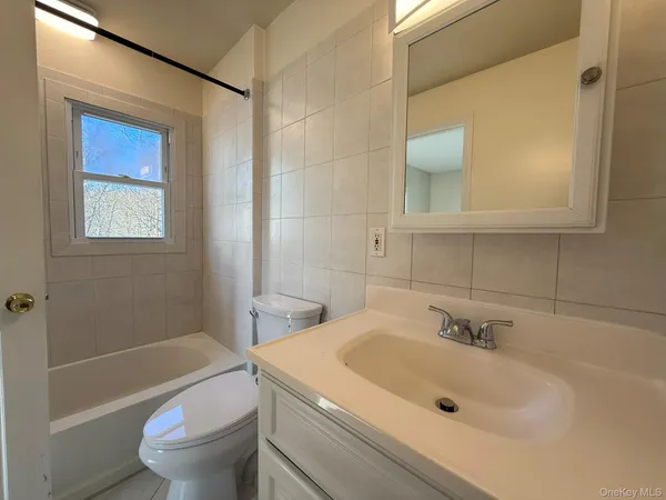 $2,900 | 51 Schneider Avenue, Unit 2A, Highland Falls, NY 10928