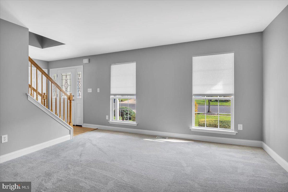 6 Redbud Drive Sicklerville, NJ 08081 - Photo 3 of 27 Living Room
