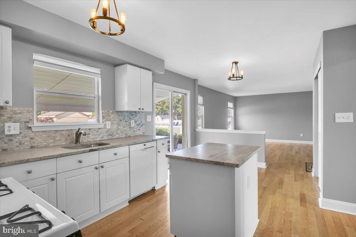 6 Redbud Drive Sicklerville, NJ 08081 - Photo 6 of 27 Kitchen