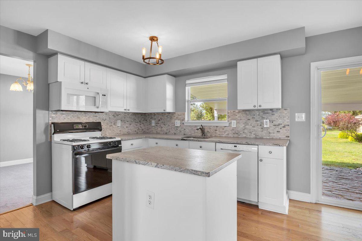 6 Redbud Drive Sicklerville, NJ 08081 - Photo 8 of 27 Kitchen