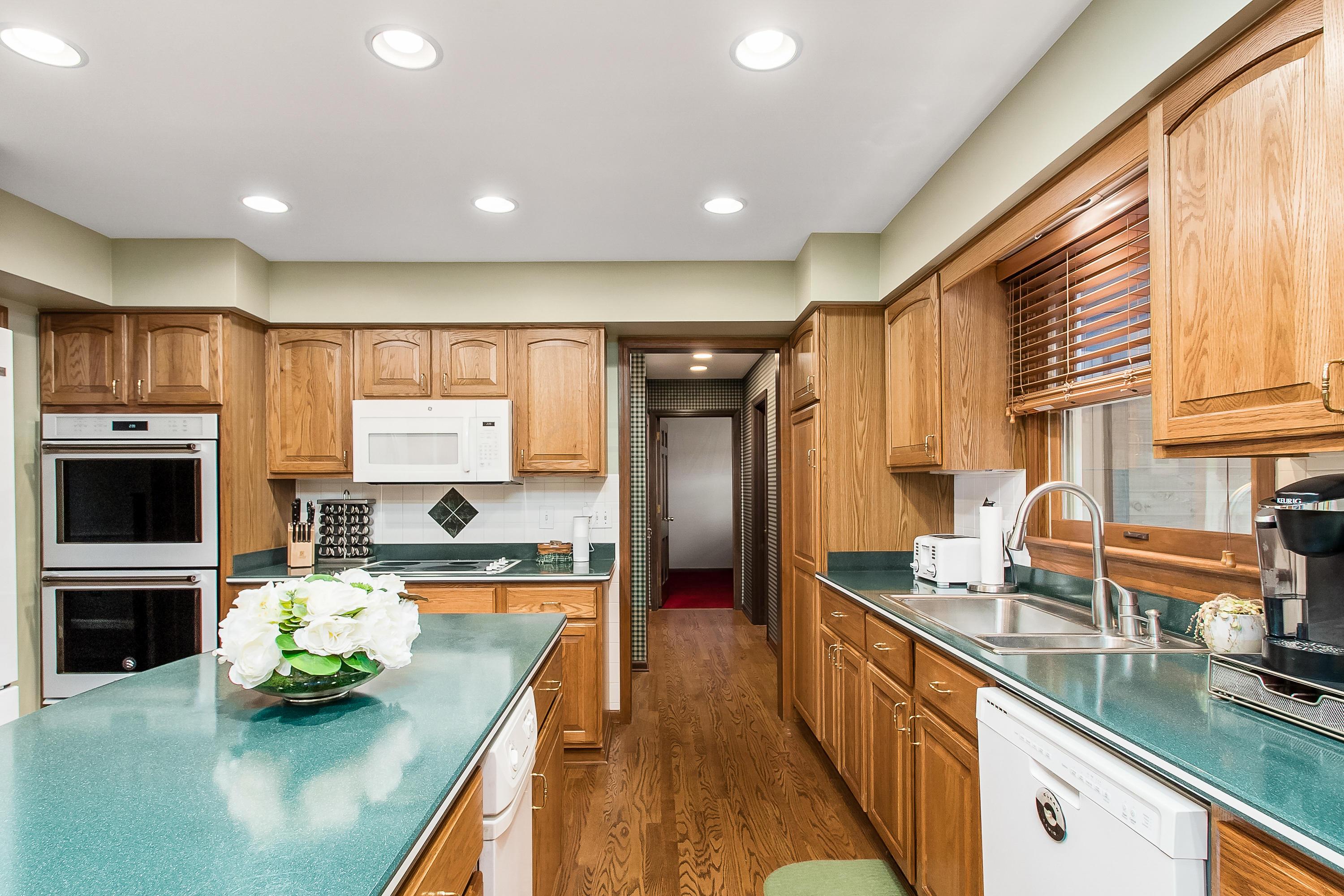4088 Longhill Road Columbus, OH 43220 - Photo 11 of 50