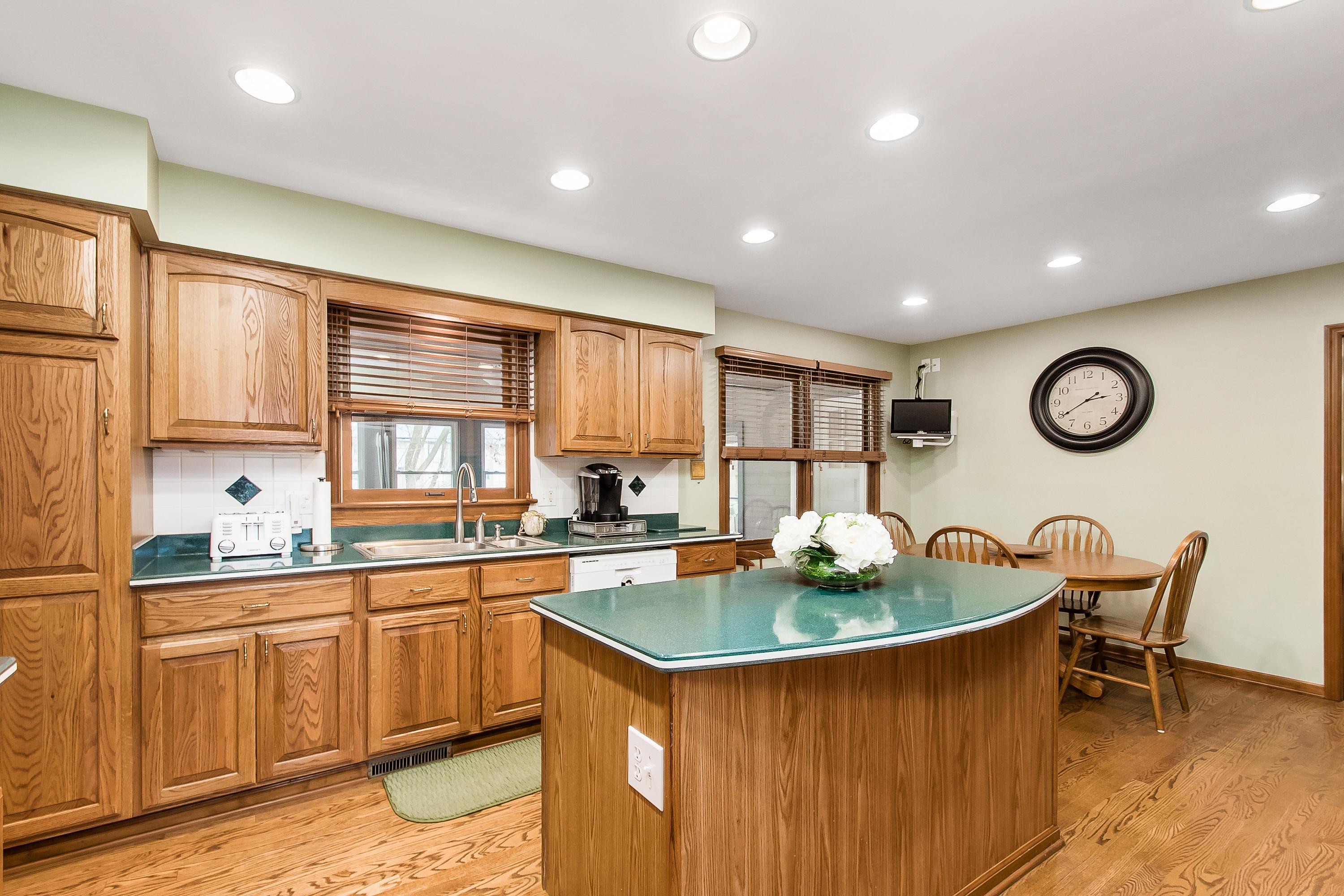 4088 Longhill Road Columbus, OH 43220 - Photo 12 of 50