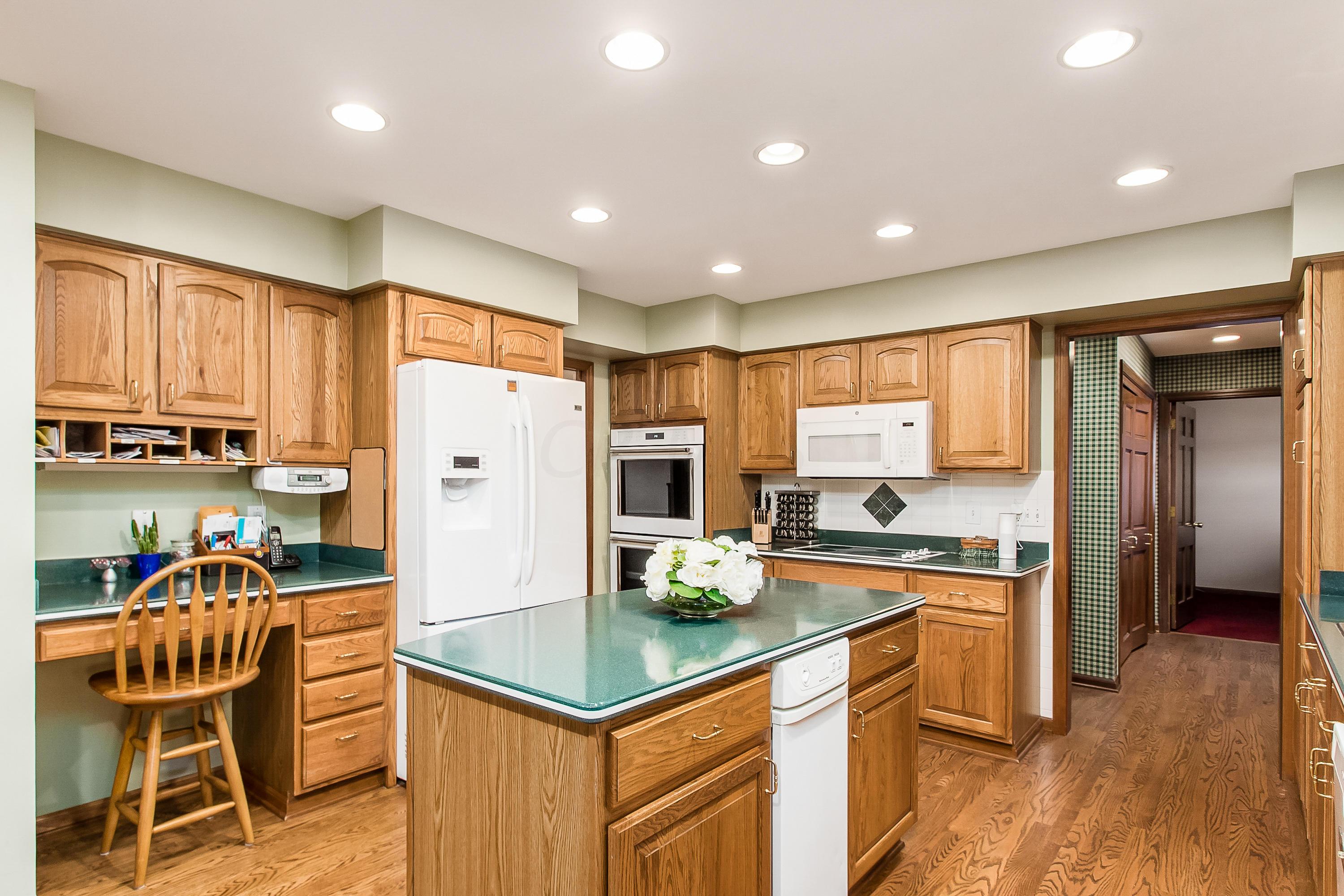 4088 Longhill Road Columbus, OH 43220 - Photo 13 of 50