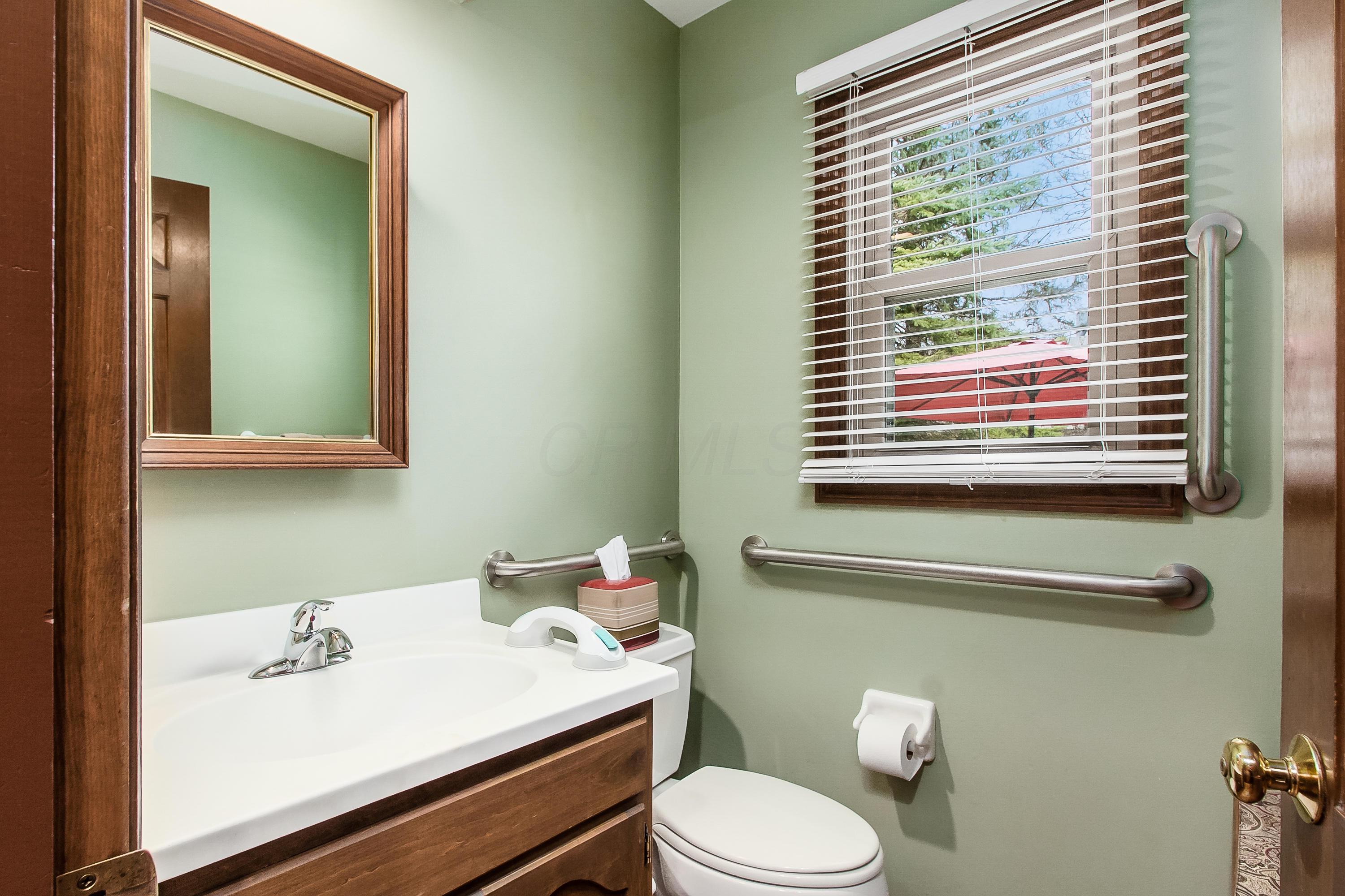 4088 Longhill Road Columbus, OH 43220 - Photo 21 of 50
