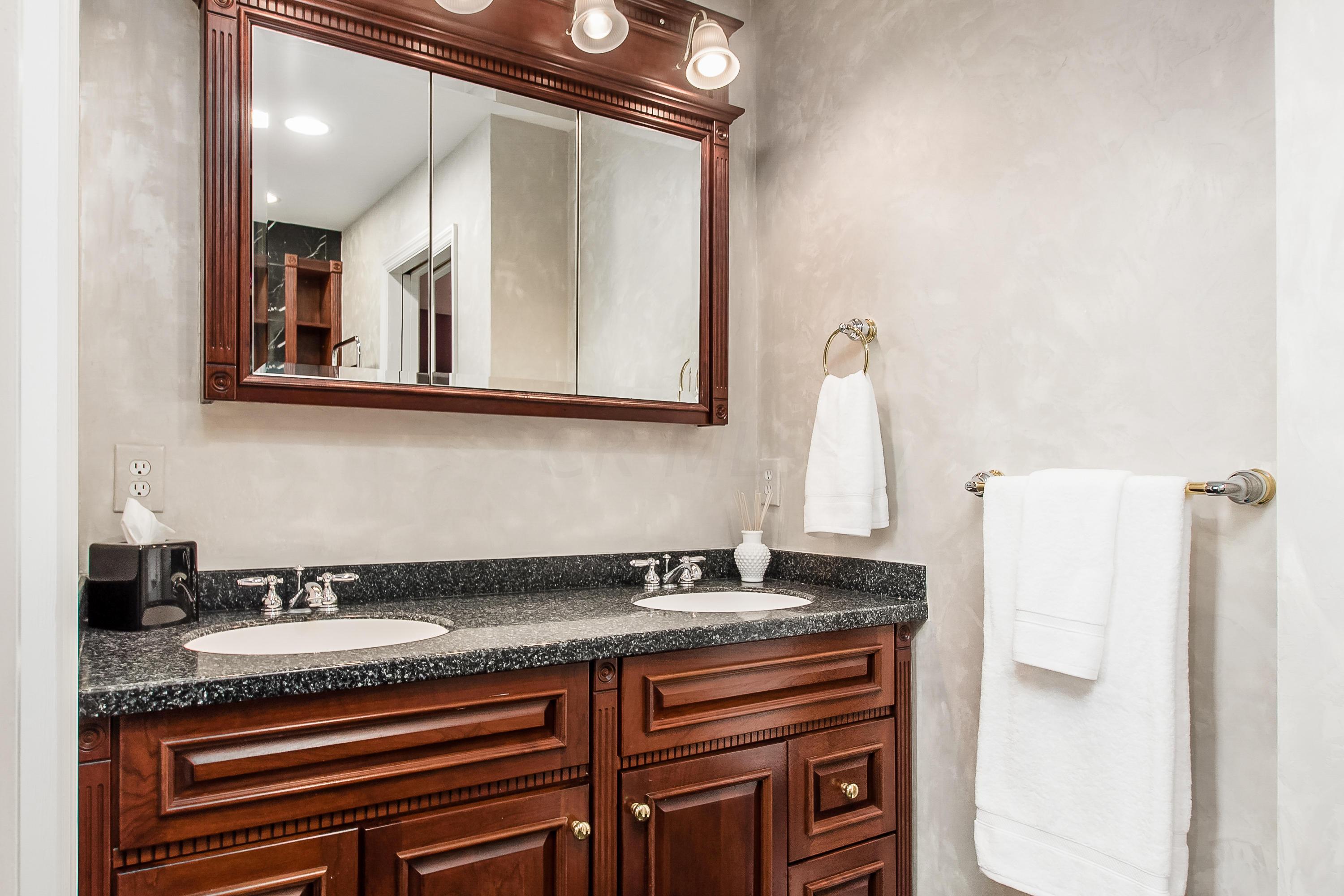 4088 Longhill Road Columbus, OH 43220 - Photo 27 of 50