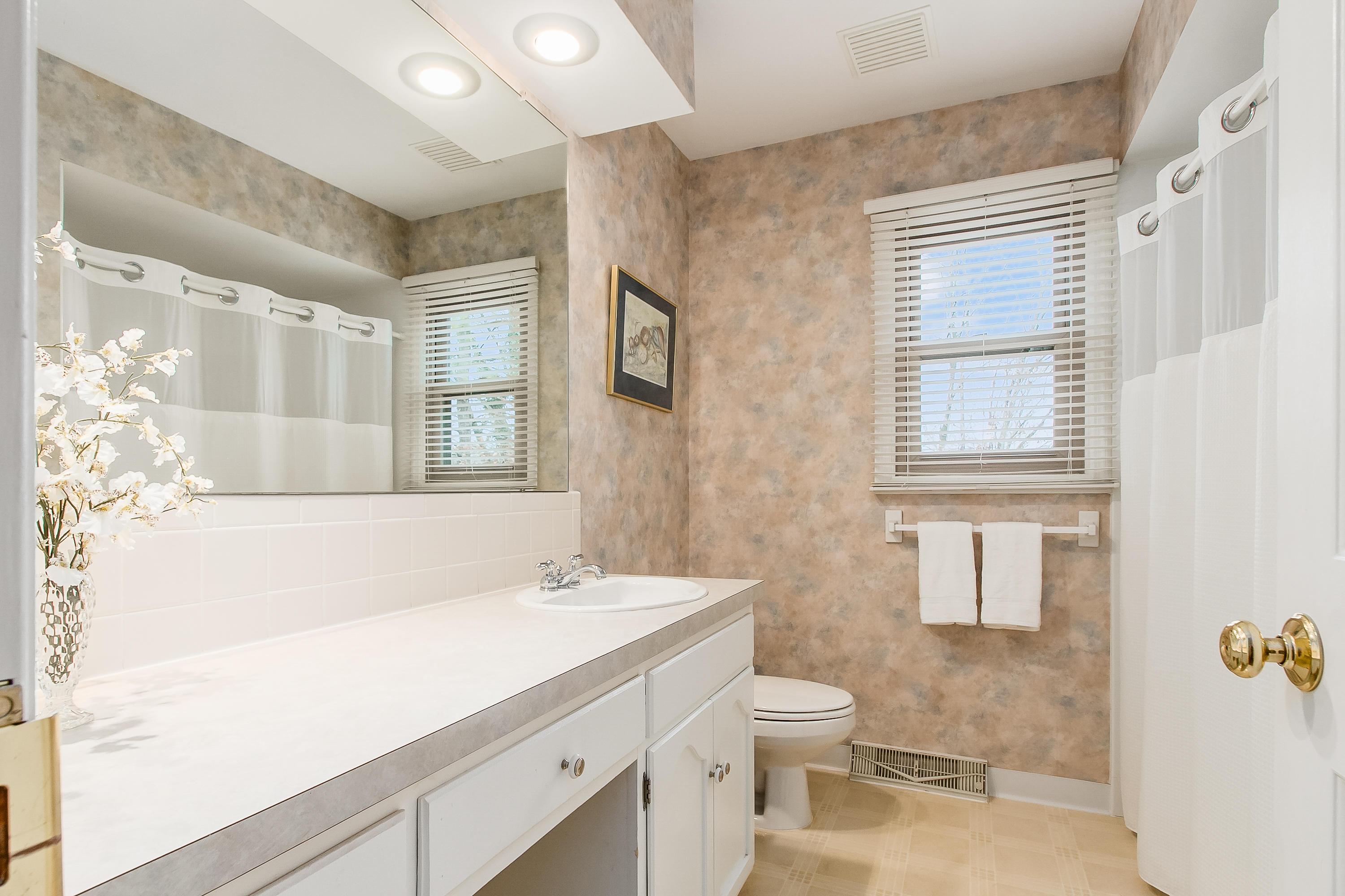 4088 Longhill Road Columbus, OH 43220 - Photo 38 of 50
