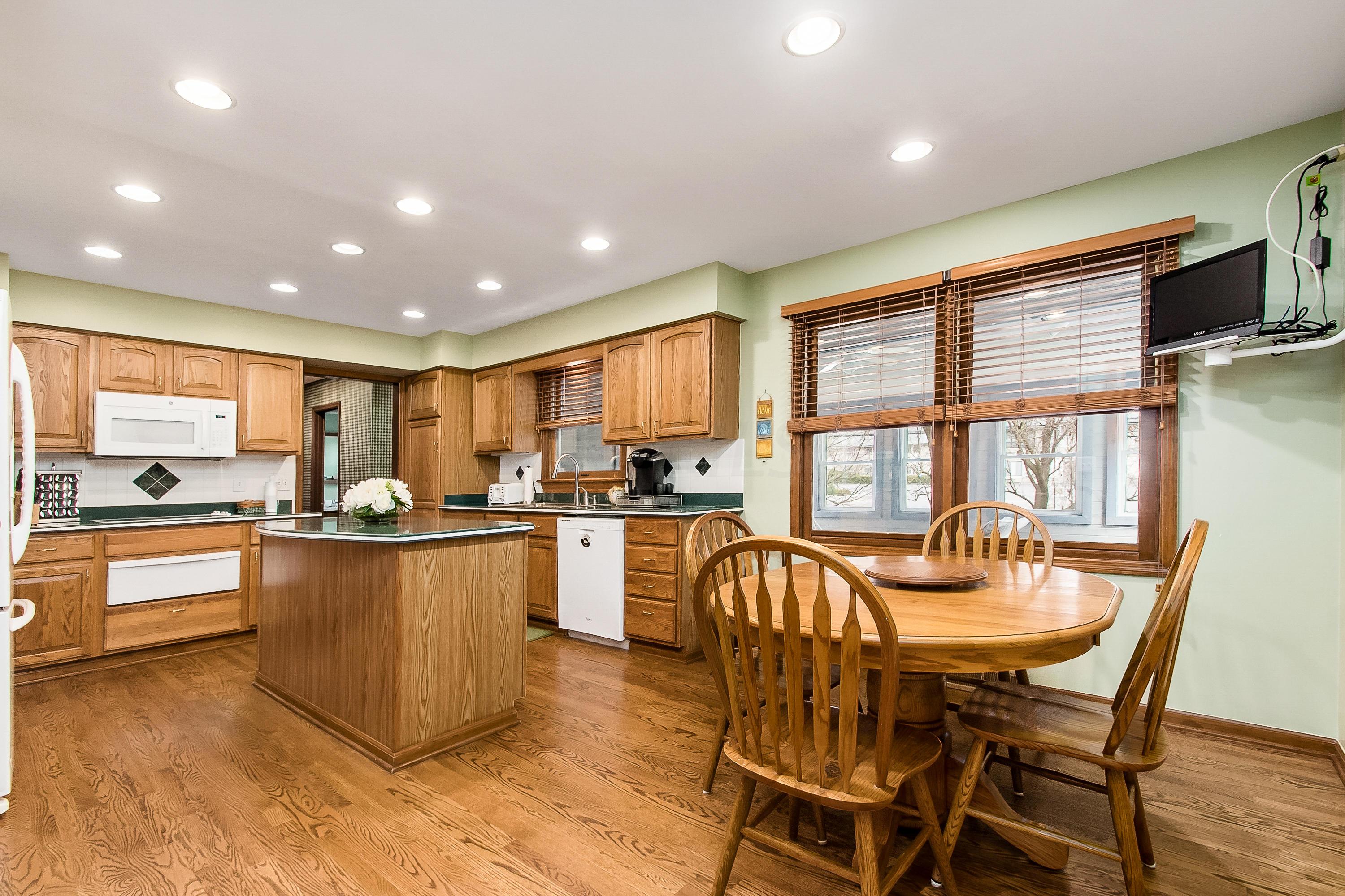 4088 Longhill Road Columbus, OH 43220 - Photo 9 of 50