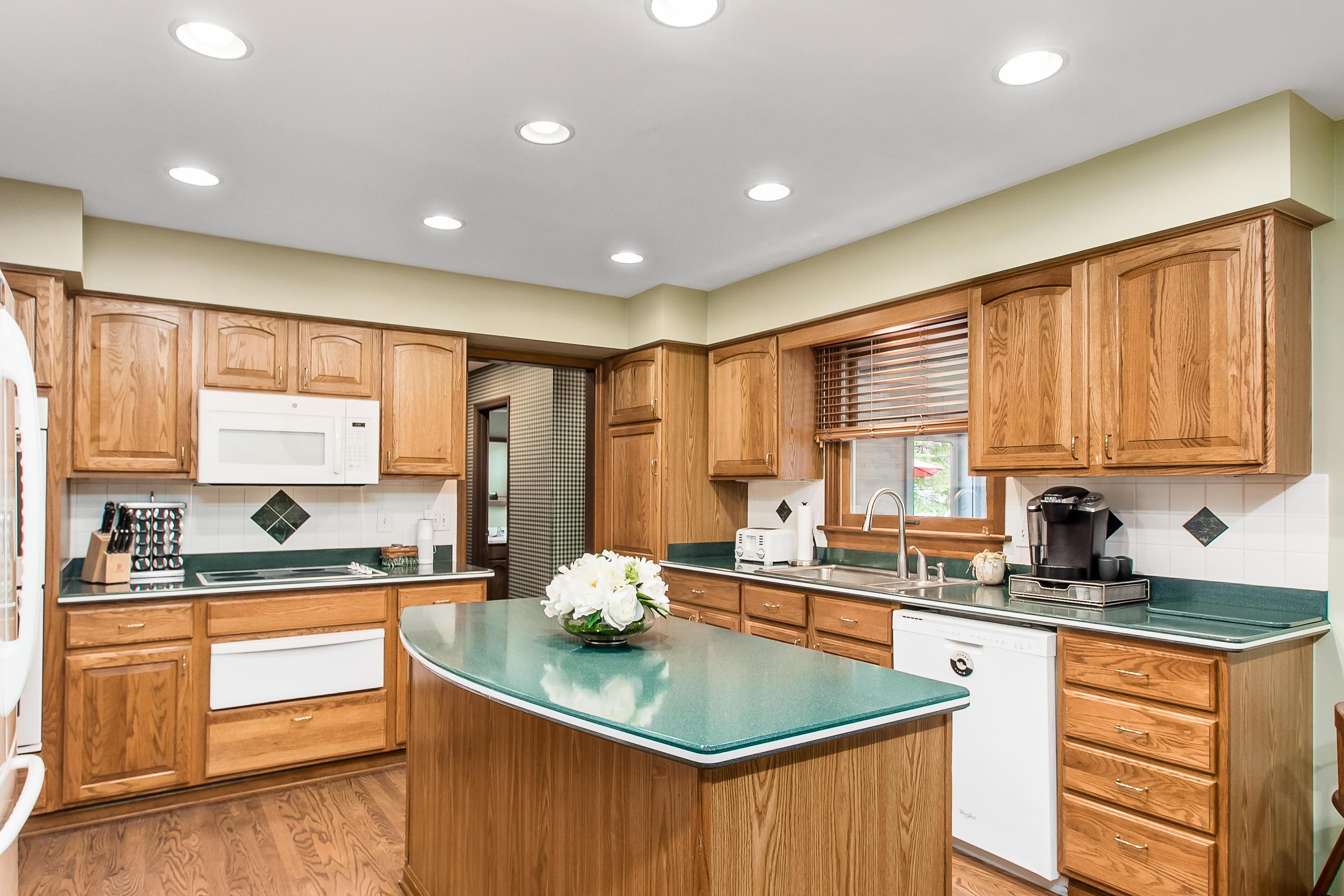 4088 Longhill Road Columbus, OH 43220 - Photo 10 of 50