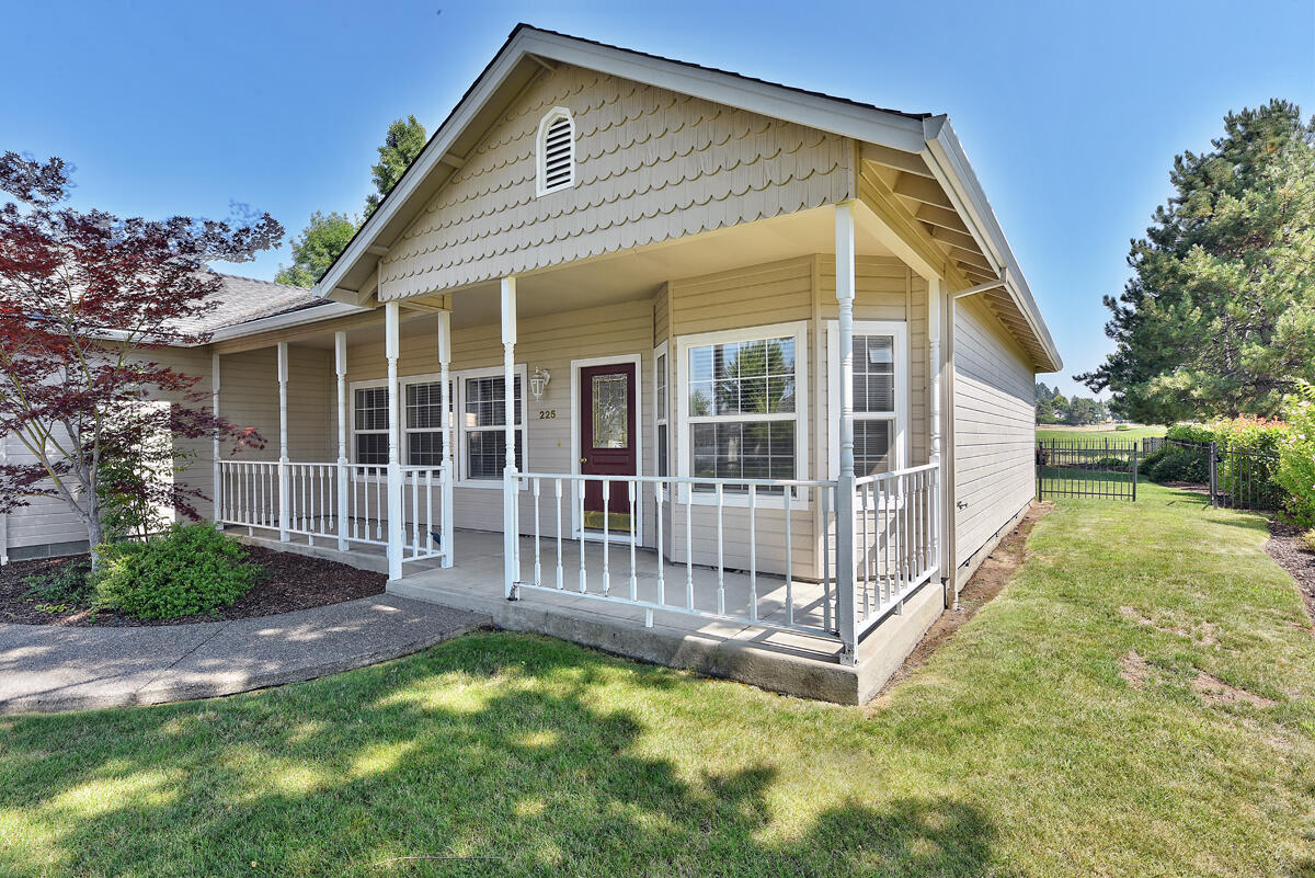 225 Keystone Way Eagle Point, OR 97524 - Photo 4 of 25 4