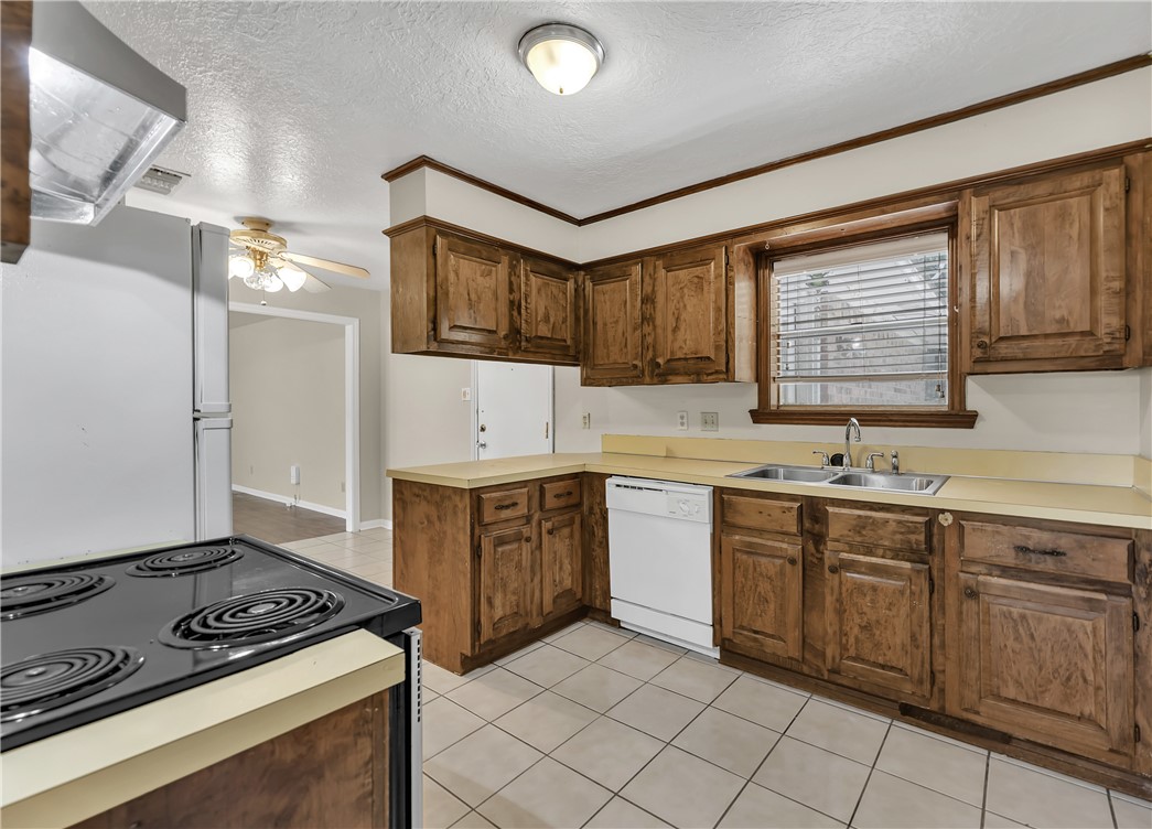 3015 Red Robin Loop Bryan, TX 77802 - Photo 6 of 19