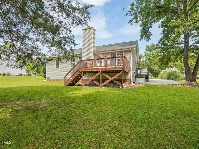 a view of a house with a backyard