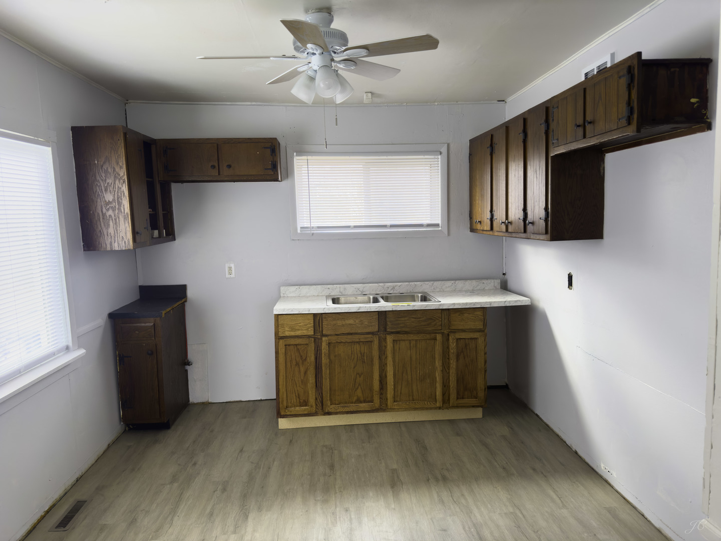 8724 South Roberts Road Hickory Hills, IL 60457 - Photo 3 of 7 Gallery Image 3