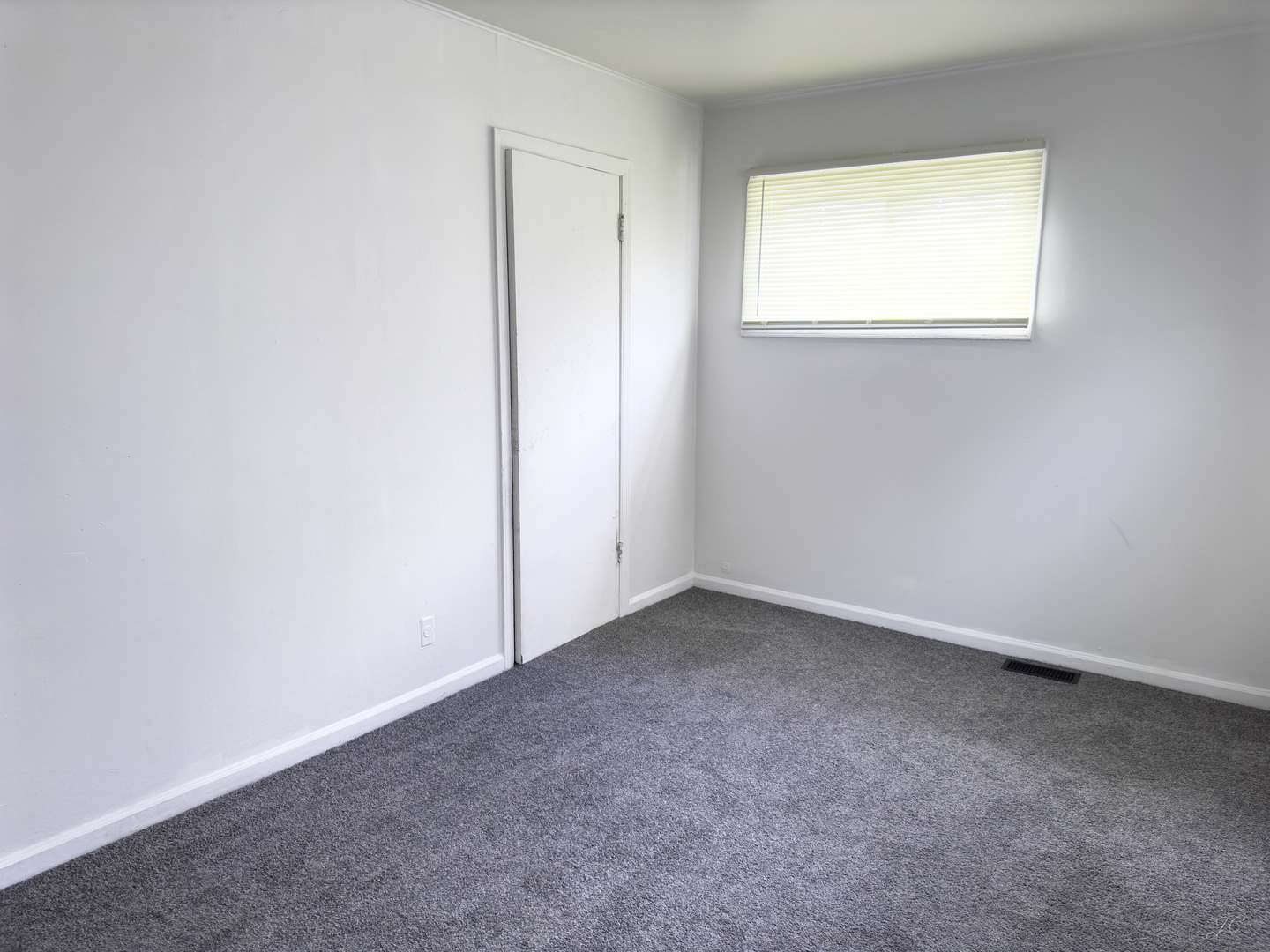 8724 South Roberts Road Hickory Hills, IL 60457 - Photo 4 of 7 Gallery Image 4
