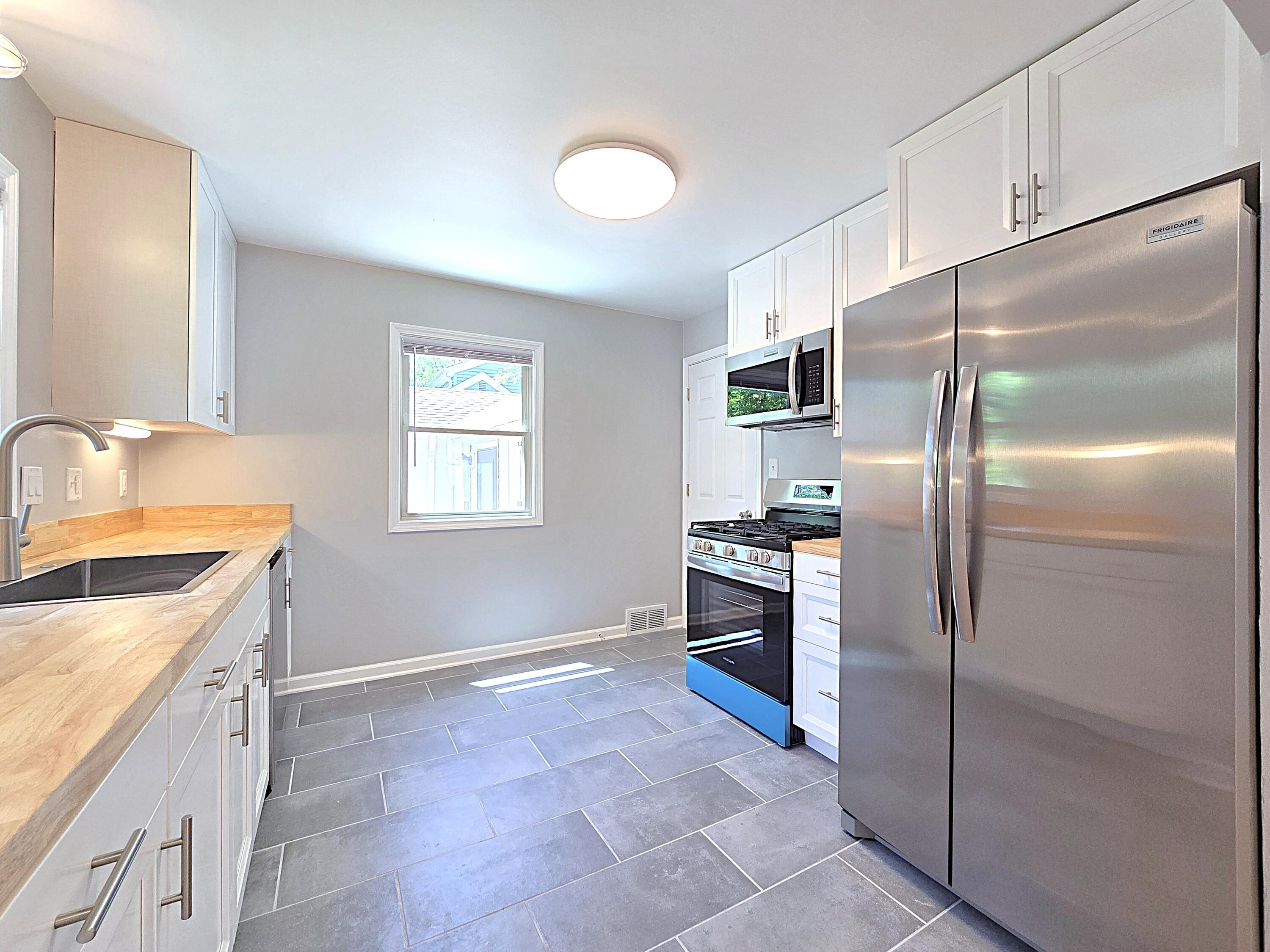 4445 South Burrell Street Milwaukee, WI 53207 - Photo 2 of 44 Kitchen
