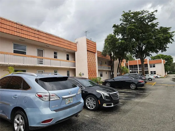 $1,750 | 7610 Stirling Road, Unit 102C, Davie, FL 33024